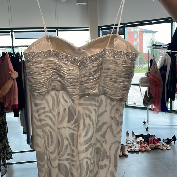 Aidan Mattox Gown - Picture 5 of 6